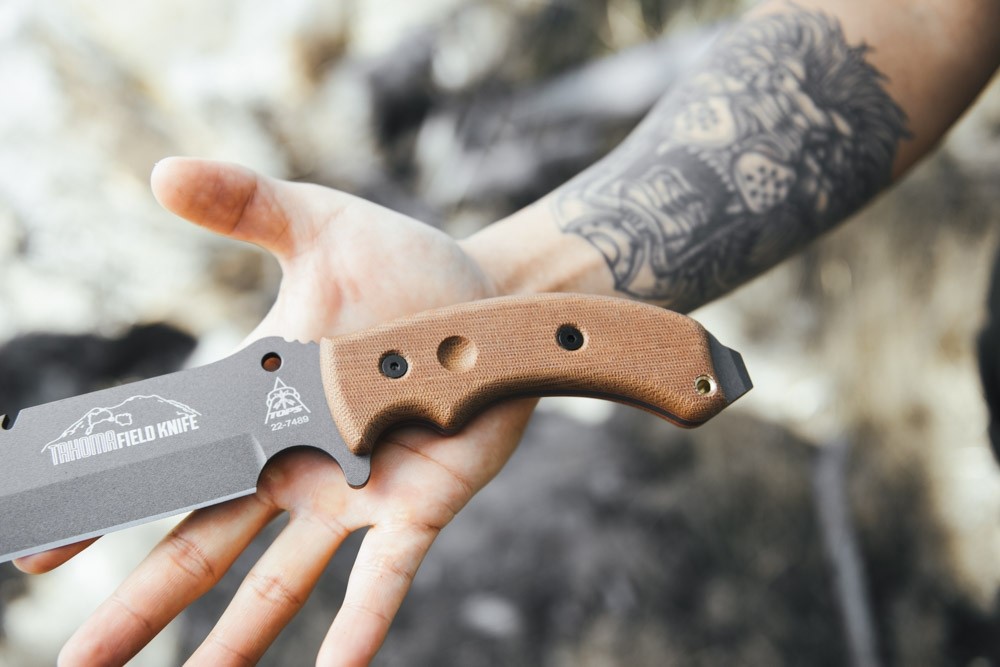 https://www.topsknives.com/media/catalog/product/cache/1/image/1000x/040ec09b1e35df139433887a97daa66f/t/a/tahoma_field_knife_tungsten_top_edge_sharp-8.jpg