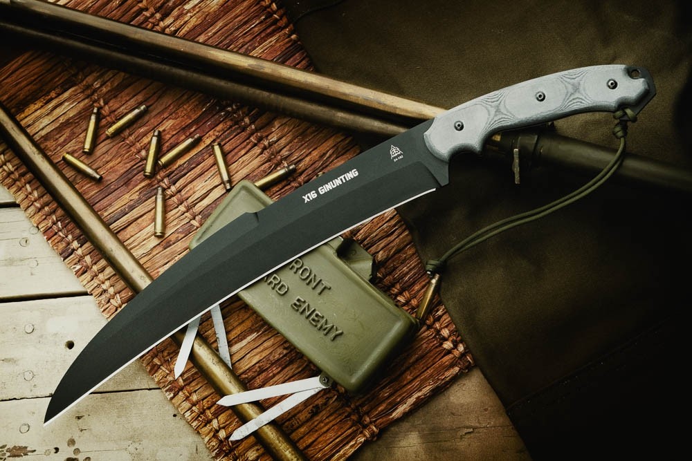 TOPS Knivesの大型ナイフX16 Ginunting - 火薬と鋼