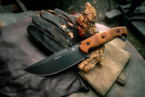 Versatile Armado 6.5 knife, simple yet powerful design for camping, cooking, and more.